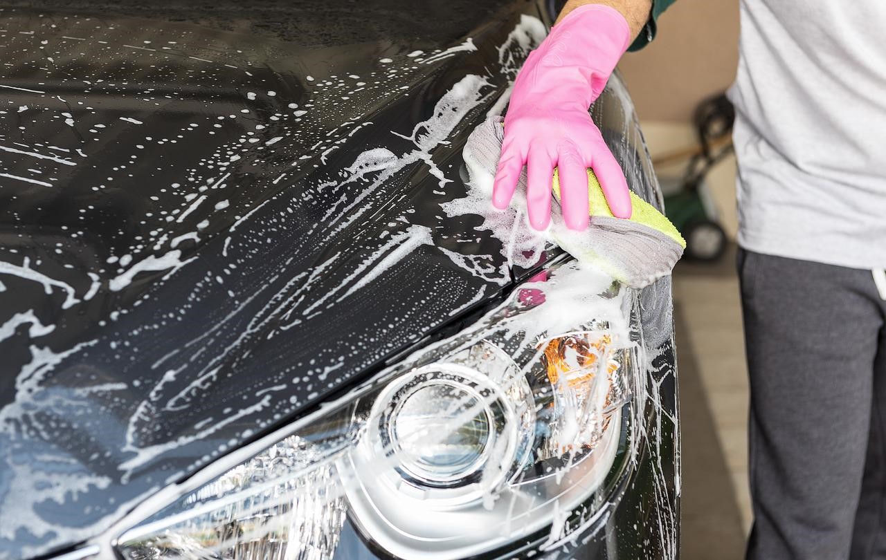 Редовното миене на колата защитава ефективно боята